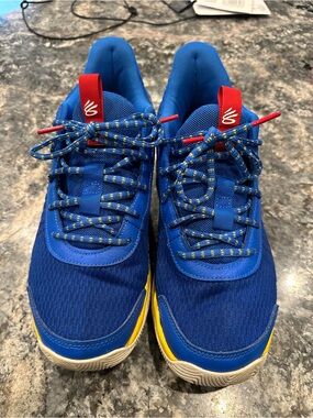 Under Armour Steph Curry Men’s 8.5 Athletic Shoes in Blue with Yellow Accents